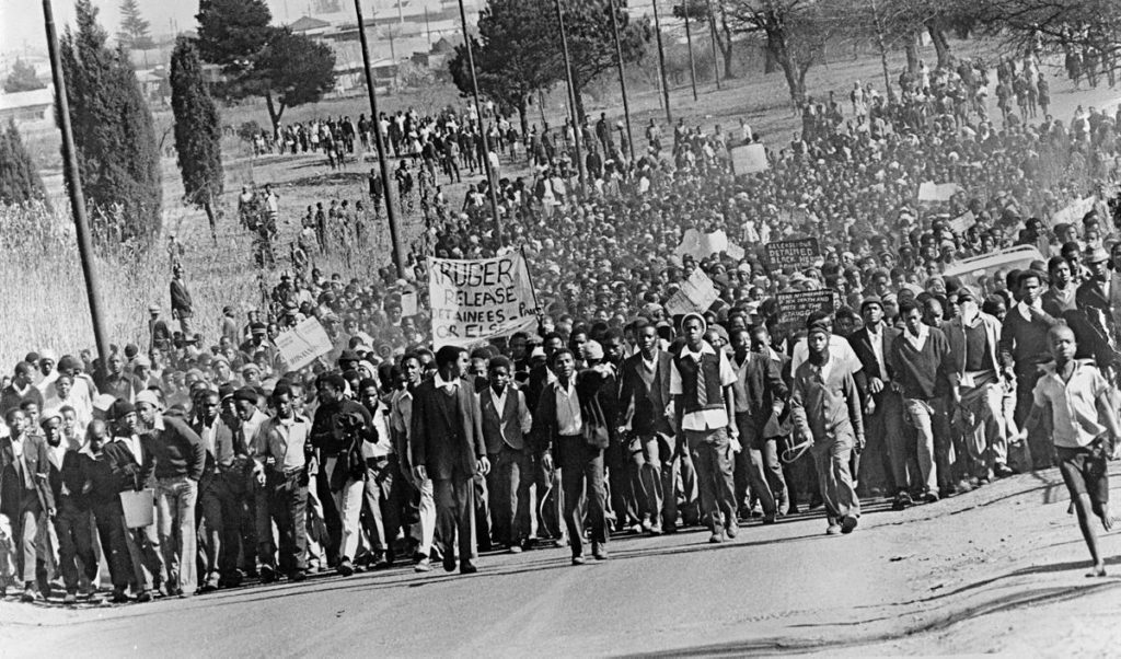 http://www.behindthenews.co.za/wp-content/uploads/2016/12/violent-clashes-soweto-august-1976-ne.jpg